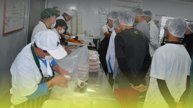 Jóvenes Adultos que se forman en manipulación de alimentos visitaron fábrica de ATA