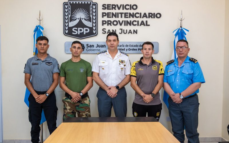 El Director del SPP distinguió a efectivos por su participación deportiva en el Ironman 70.3