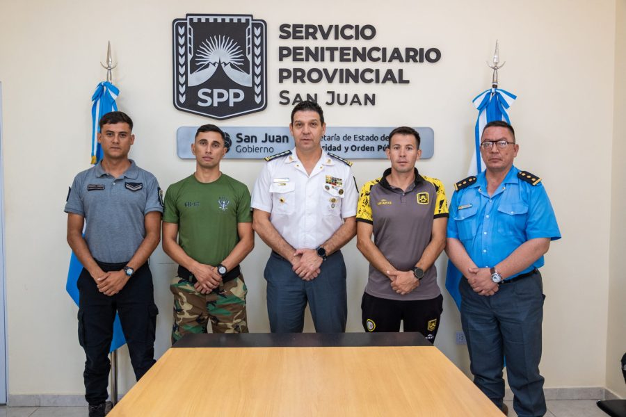 El Director del SPP distinguió a efectivos por su participación deportiva en el Ironman 70.3