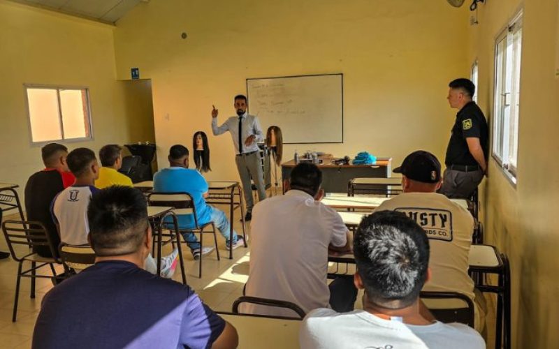 Formando futuros: curso de peluquería y estilismo en el Servicio Penitenciario Provincial
