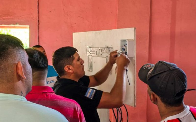Capacitación en refrigeración en el Sector 2 del Servicio Penitenciario