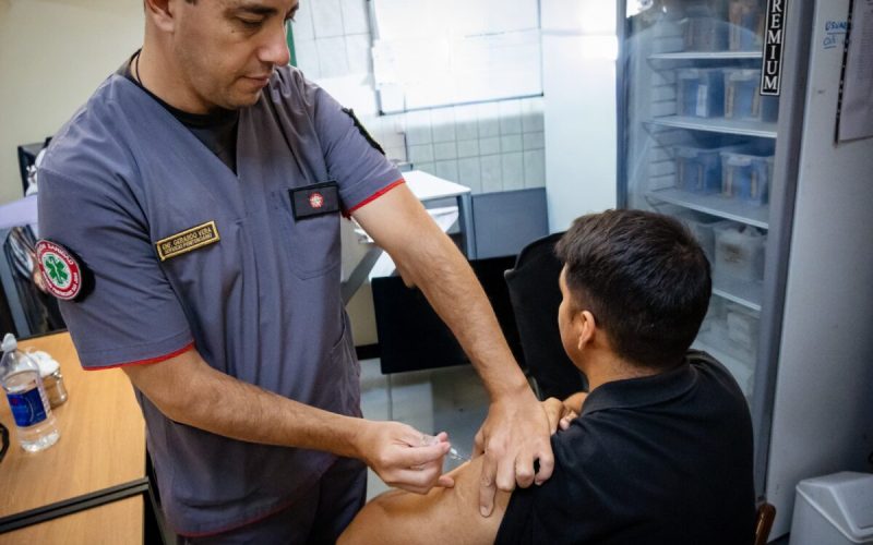 Prevención y cuidado: comenzó la vacunación antigripal para el personal penitenciario