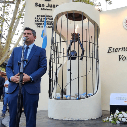 Monumento de la Eterna Llama Votiva : El homenaje de los penitenciarios a las víctimas del Terremoto de 1944